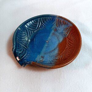 Studio Art Hand made Artisan Pottery serving dish 6.5 inches signed Please Read